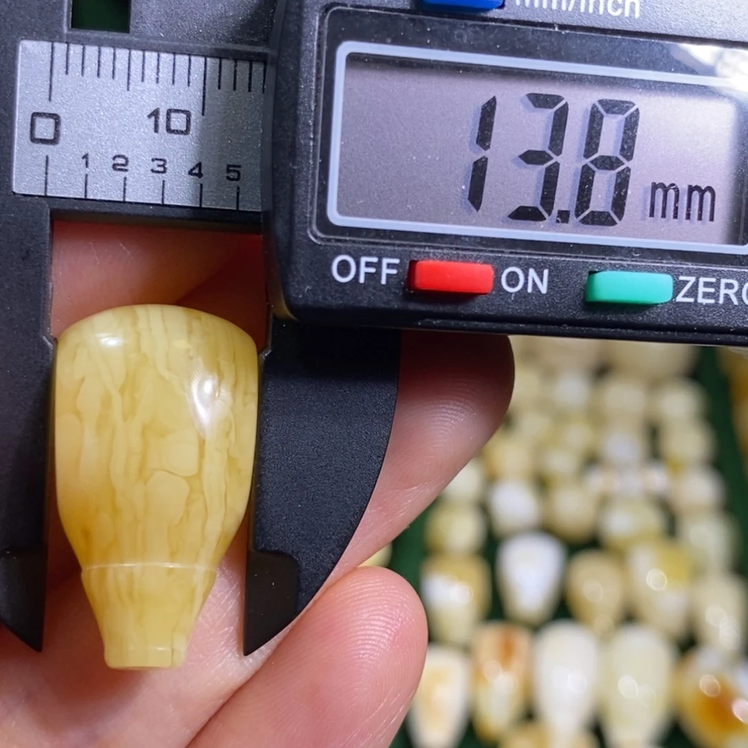 蜜蜡未镶嵌裸石配饰