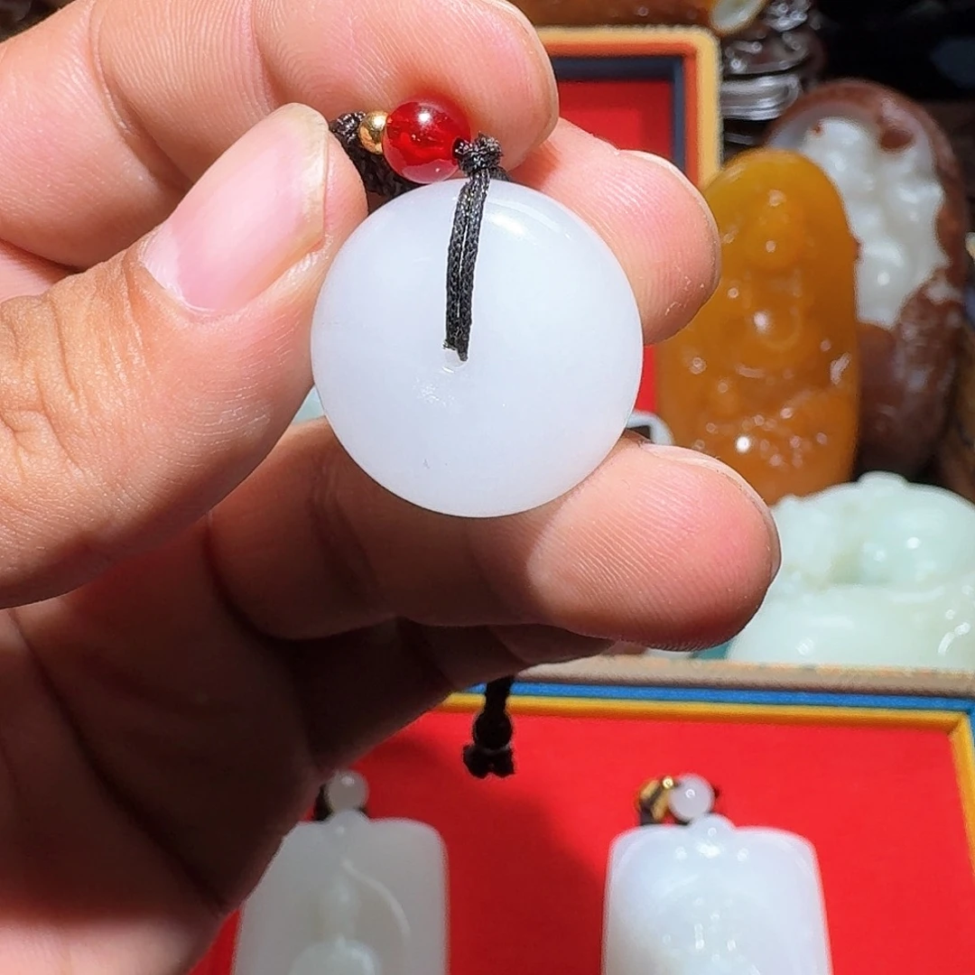 透闪石质玉未镶嵌挂件沉*