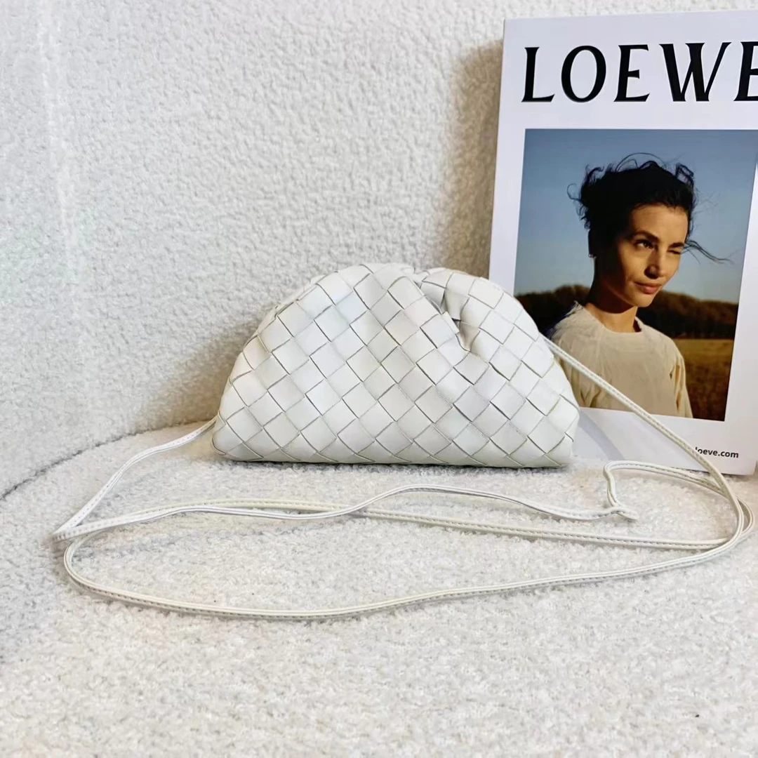 99新 BOTTEGA VENETA/葆蝶家 壹臻/白色编织mini云朵包 36868083