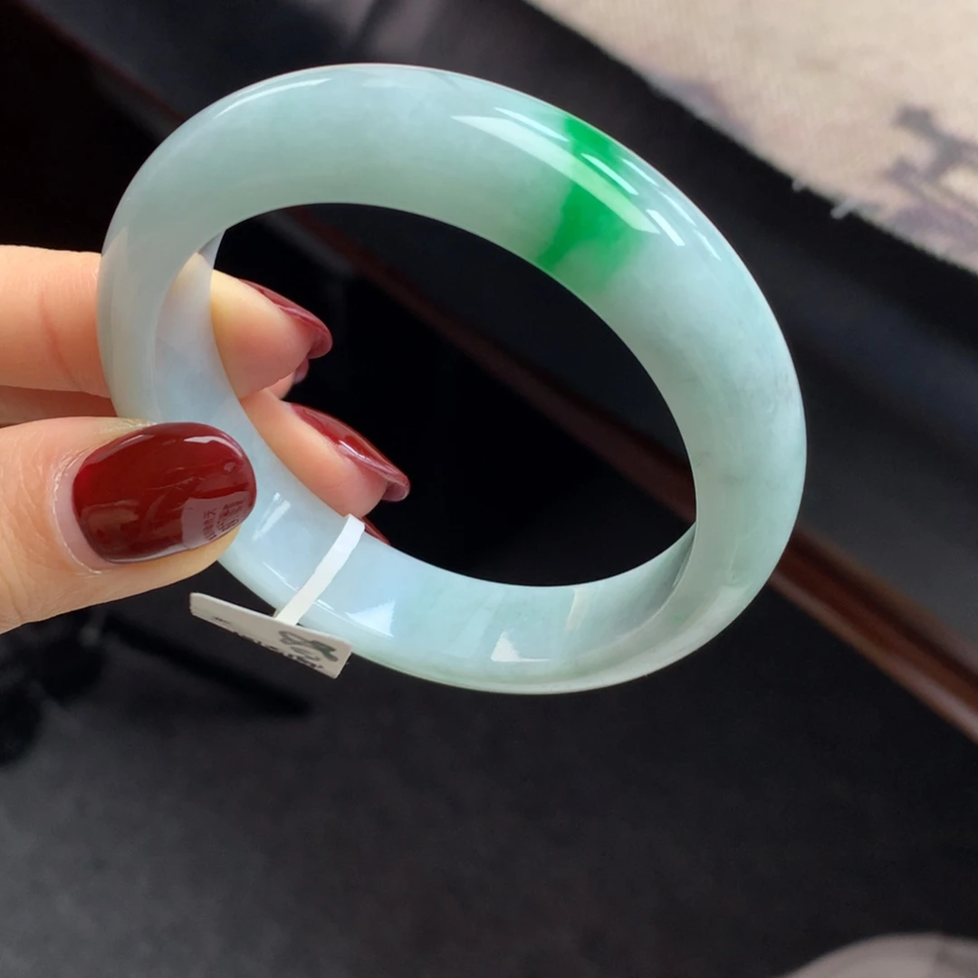 翡翠未镶嵌手镯白底青阳绿