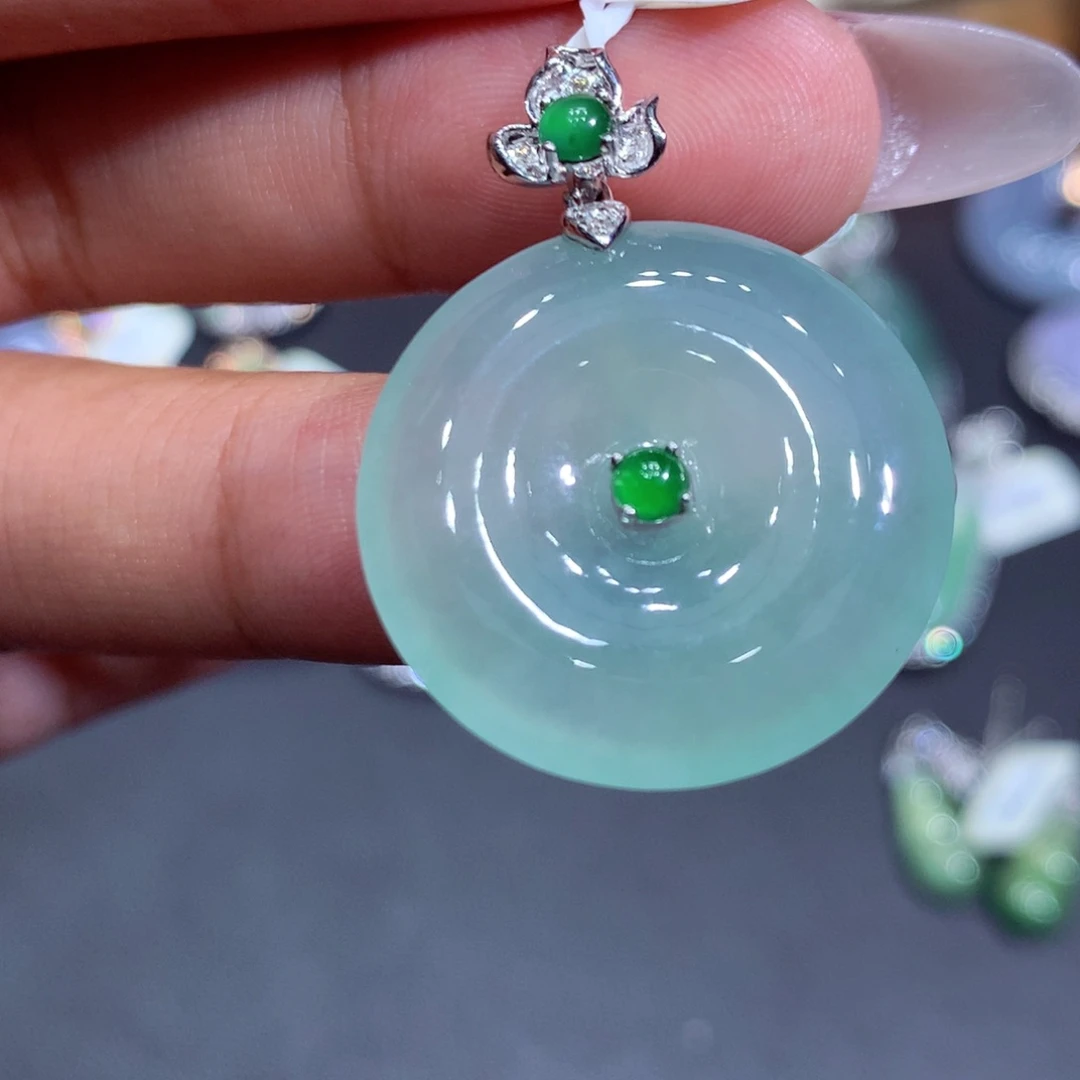 翡翠吊坠(赠链)18K金镶嵌