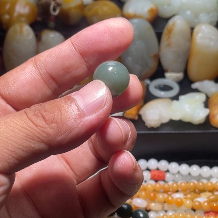 和田玉未镶嵌珠宝奇石