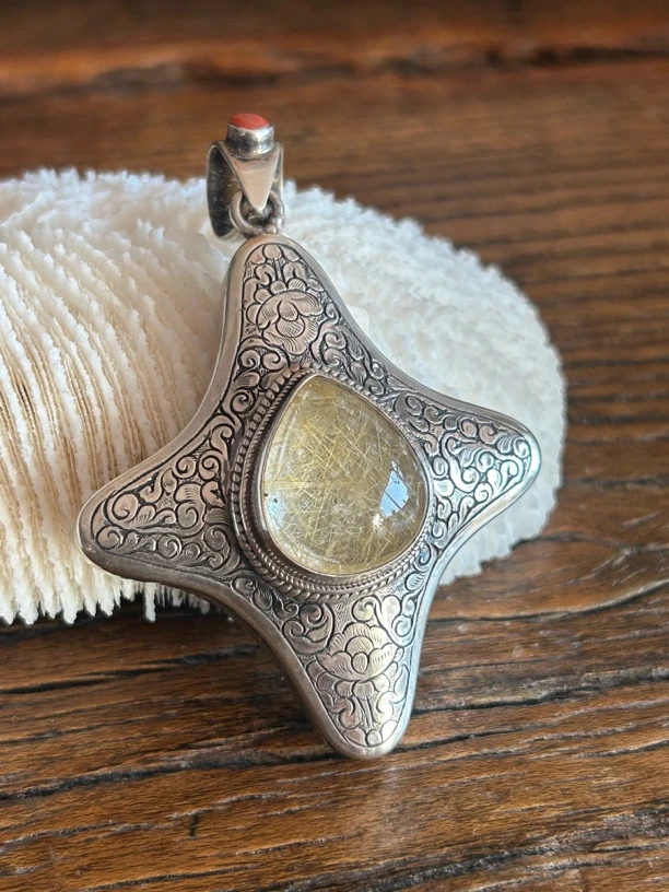 吊坠925银 尼泊尔纯手工錾刻银镶嵌发晶吊坠藏传中古