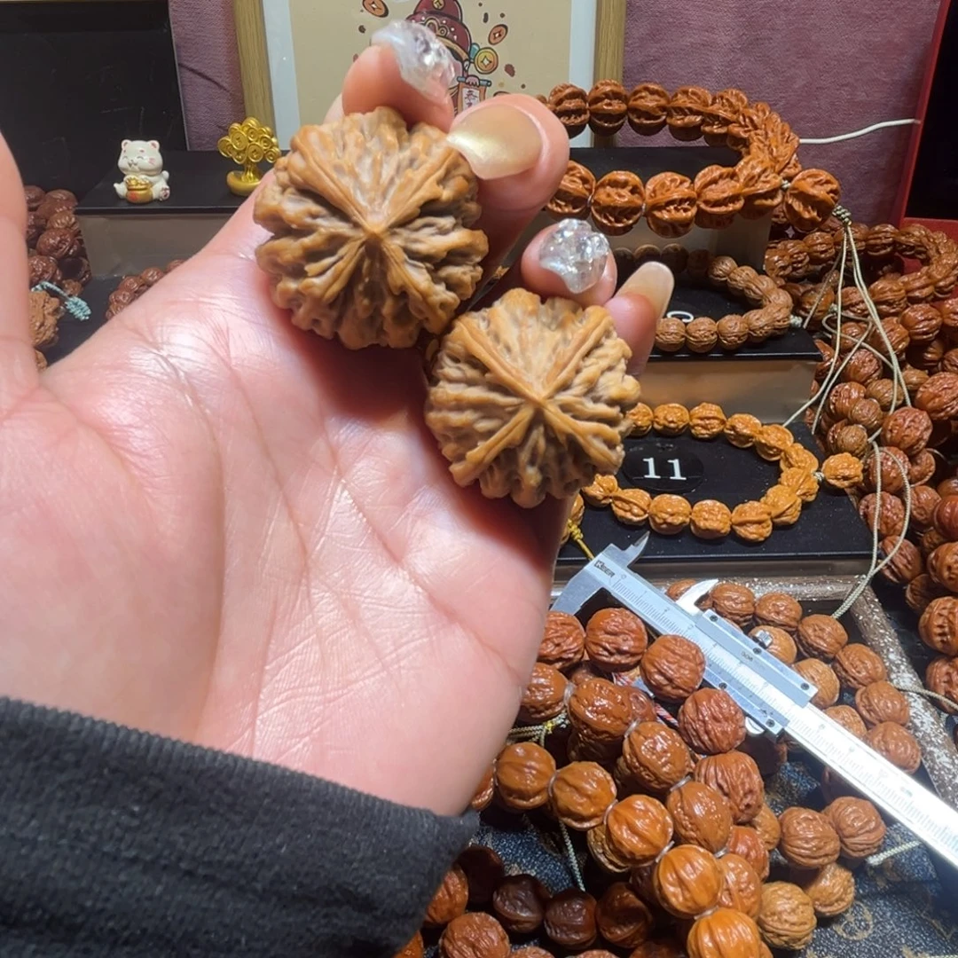 小***爷文玩核桃手串四棱