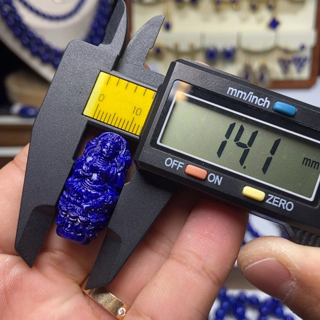 青金石未镶嵌老矿 精工细雕 观音雕刻件(可打孔吊坠)