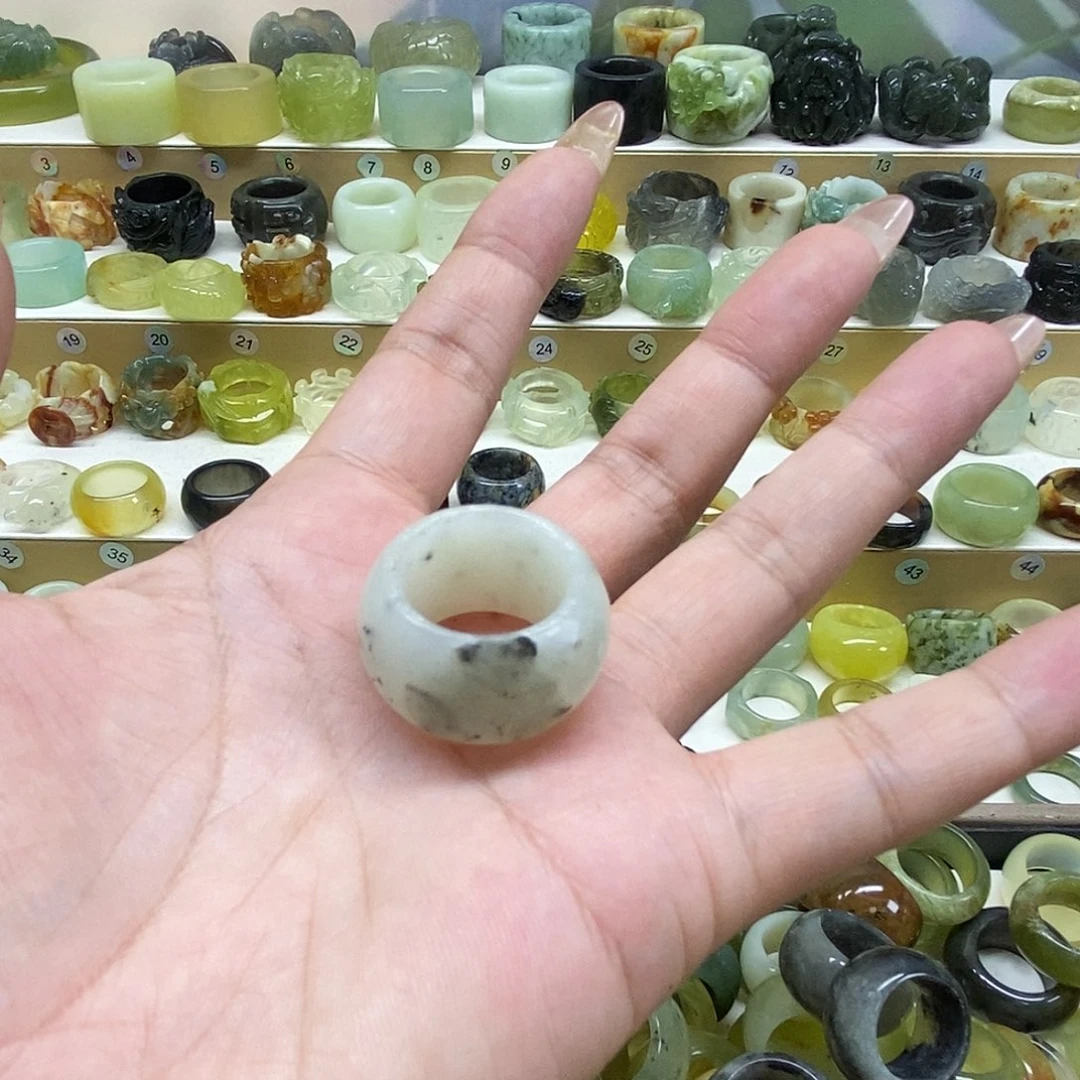 双***座岫玉未镶嵌天然玉石戒指