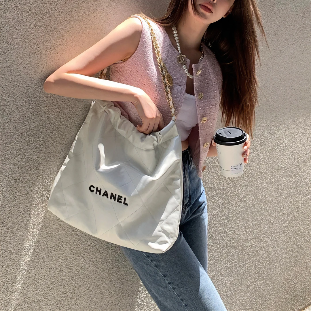 99新 Chanel/香奈儿 8221|香奈儿芯片新款牛白色熊猫垃圾袋单肩包
