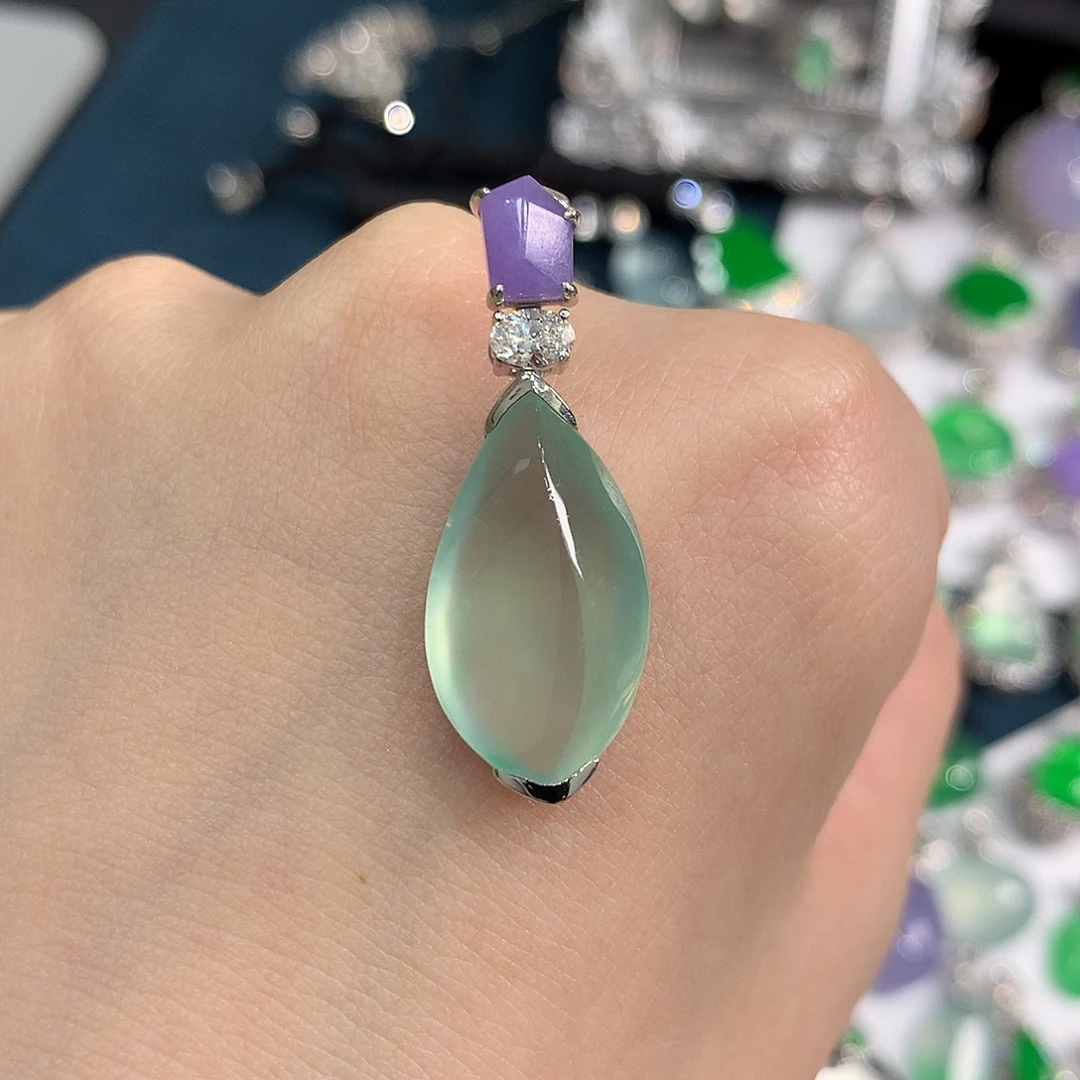 翡翠18K金镶嵌颈饰木那甜底随形 48小时鉴赏期