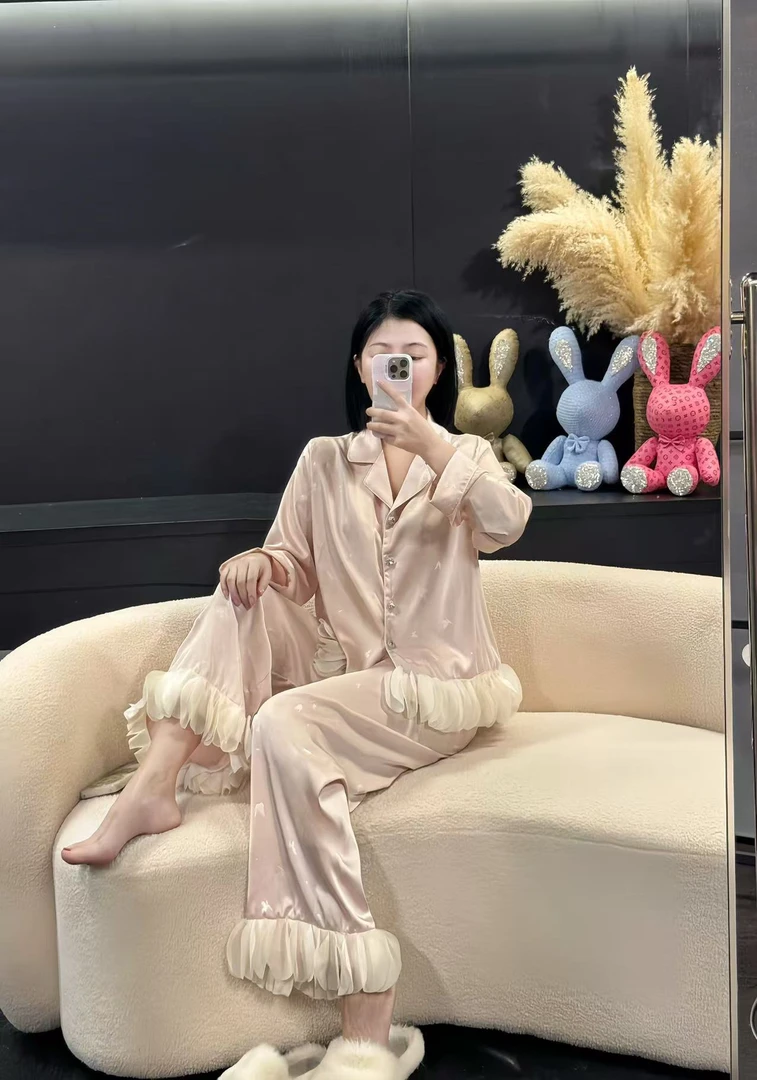 韩版夏季气质舒适款长袖设计师款休闲蝴蝶提花粉色套装