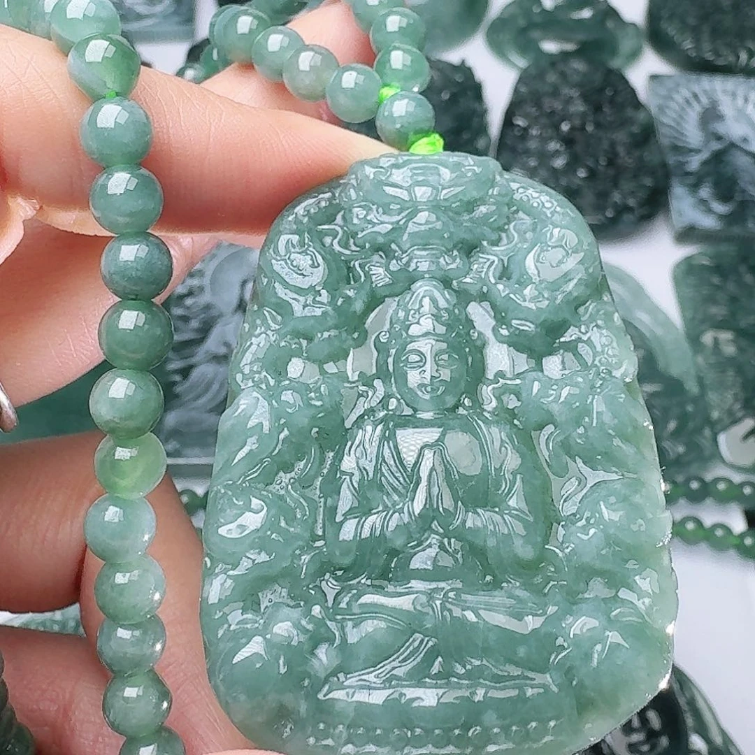 翡翠未镶嵌颈饰多样性发其一