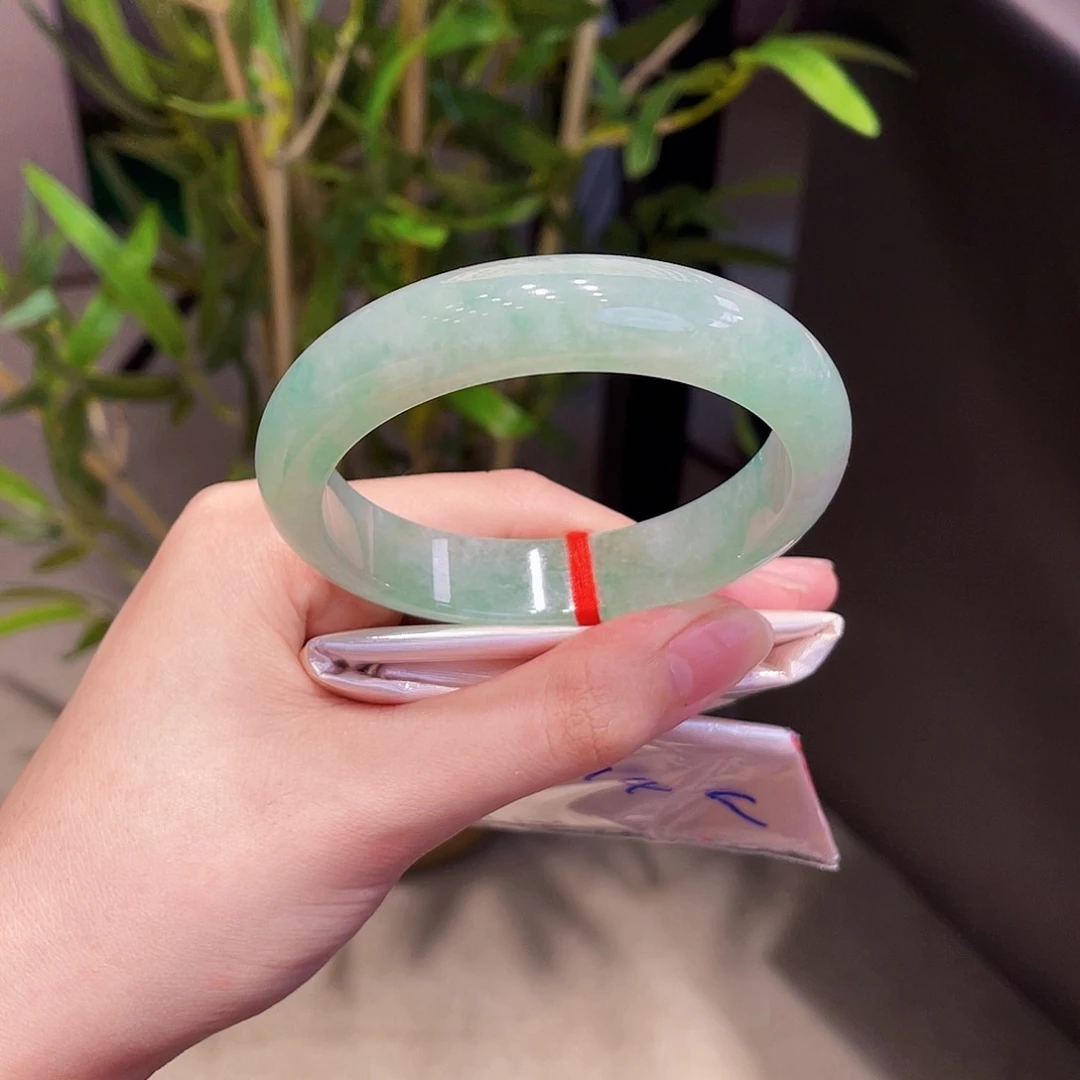 翡翠手镯未镶嵌正圈5
