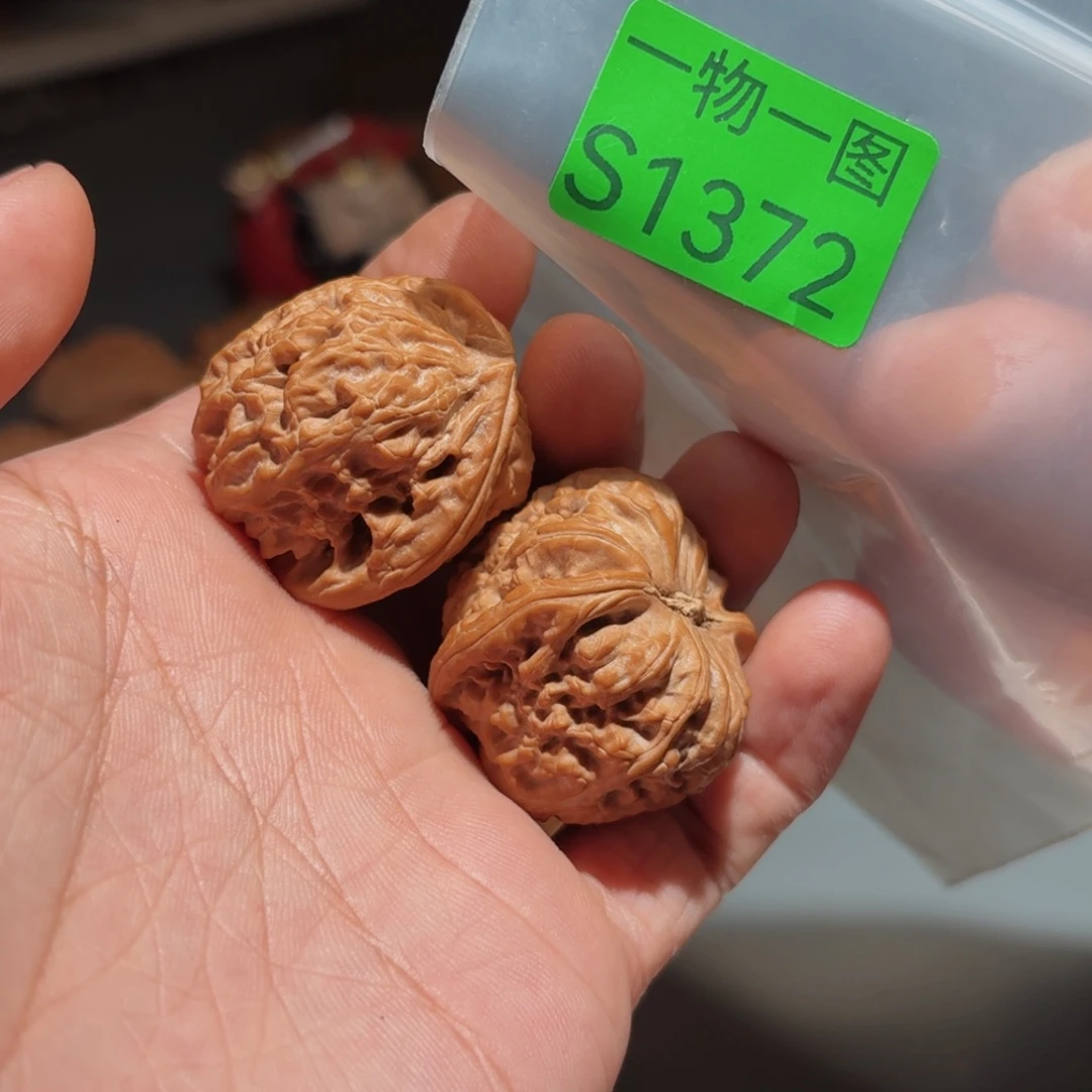 小***子文玩核桃把件白狮子