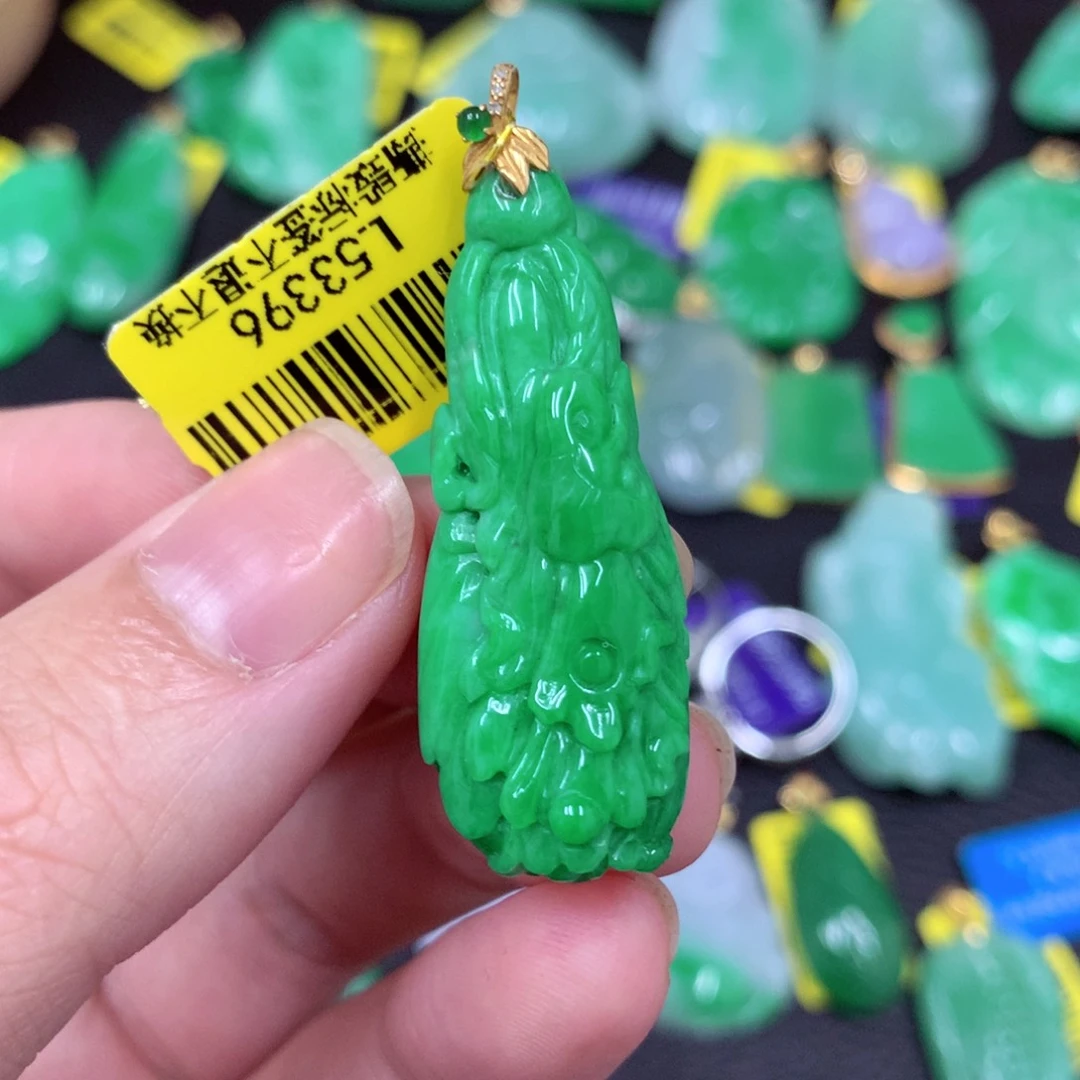 翡翠18K金镶嵌颈饰