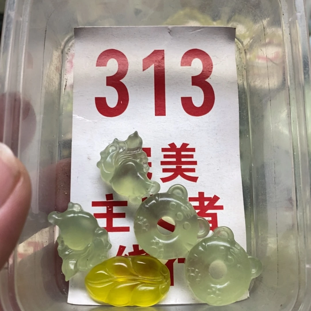 蛇纹石玉挂坠未镶嵌