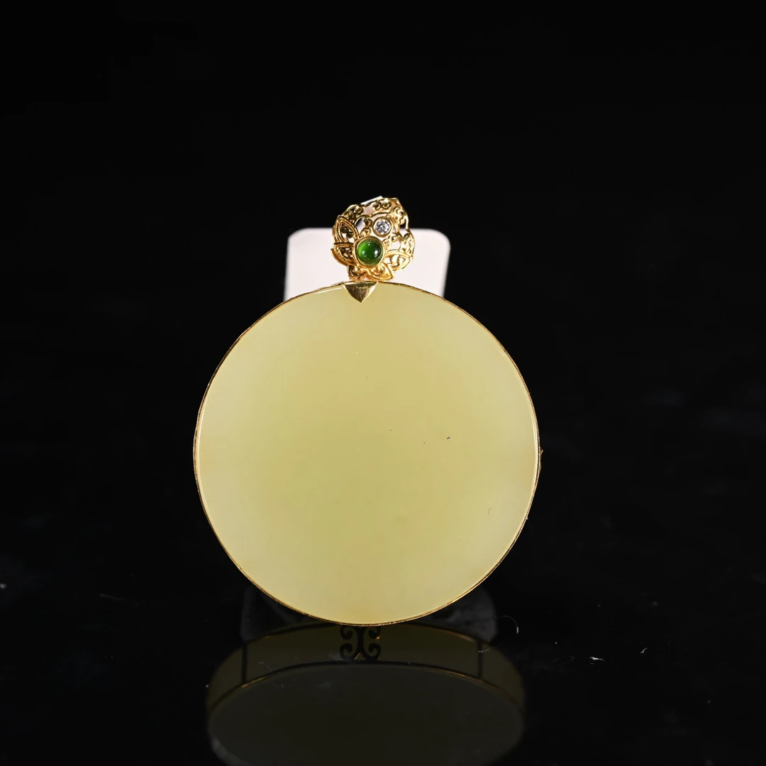 LOT8814 和田玉黄玉平安无事圆牌/保利早场