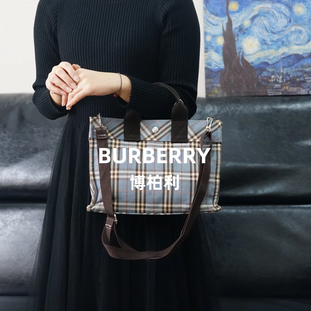 95新 BURBERRY/博柏利 蓝色格纹斜挎包/FYZG11522069/2069