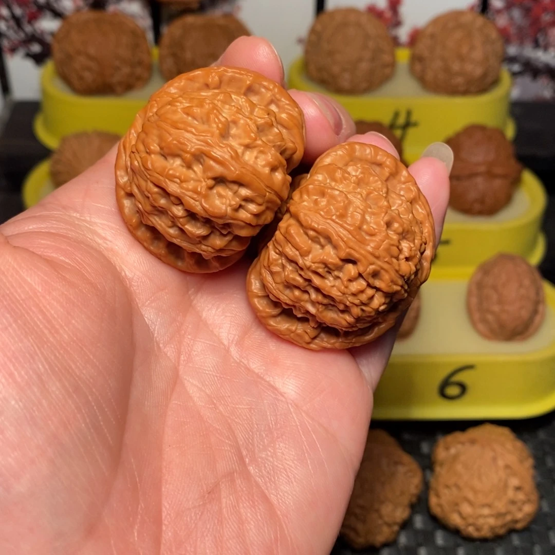 文玩核桃把件40尺闷白核桃