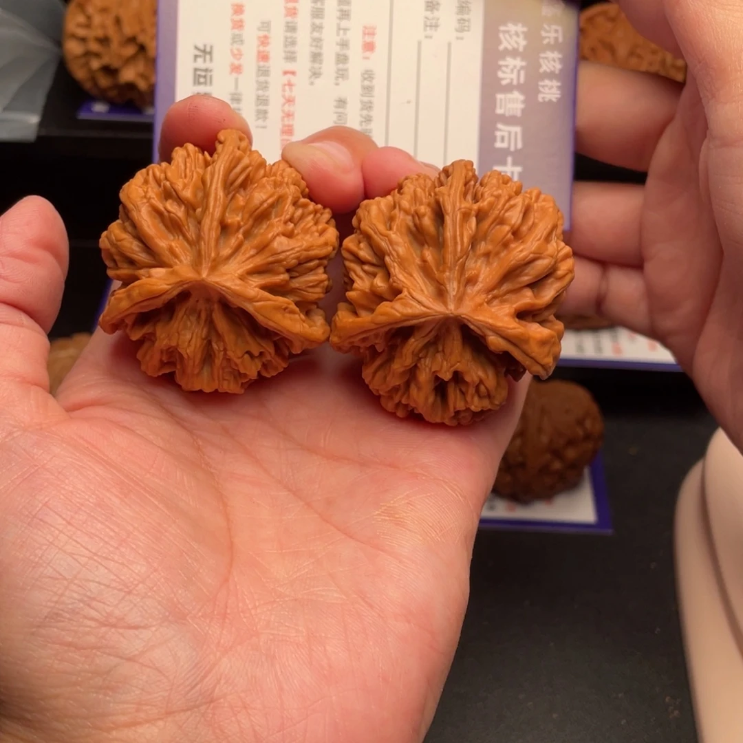 文玩核桃把件三棱46