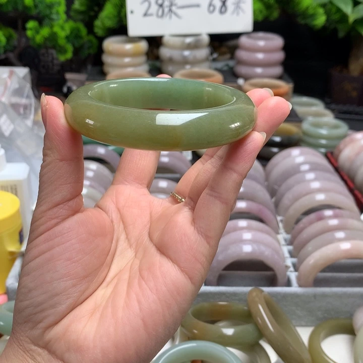 石英质玉（佘太翠）未镶嵌手镯60.3