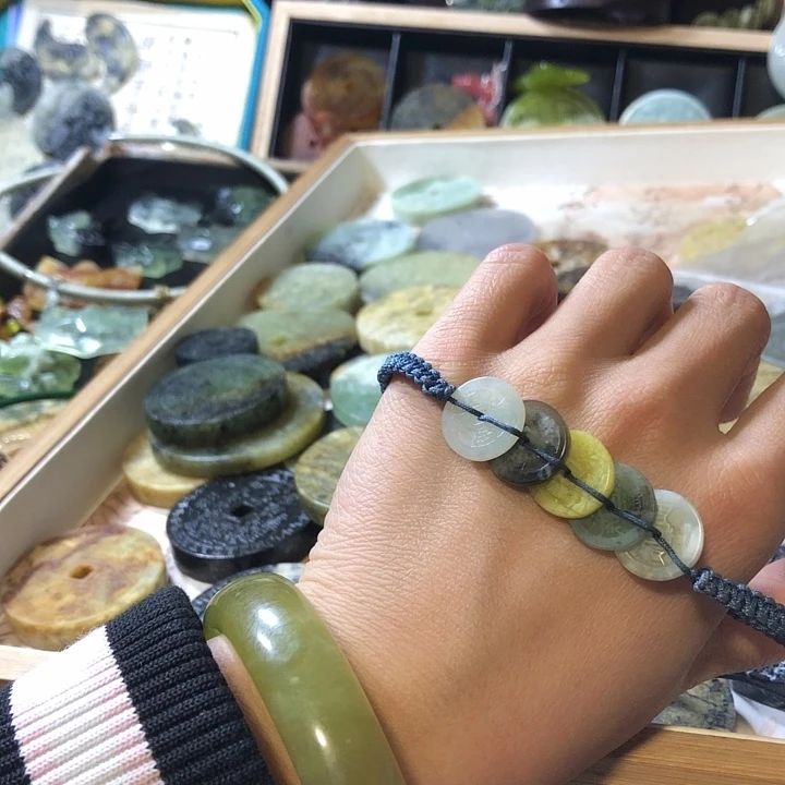 岫玉未镶嵌岫玉五帝钱手链