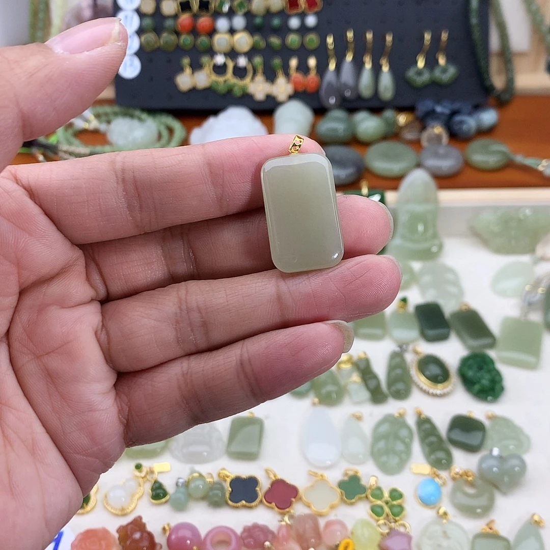 和田玉18K金镶嵌吊坠(不含链)