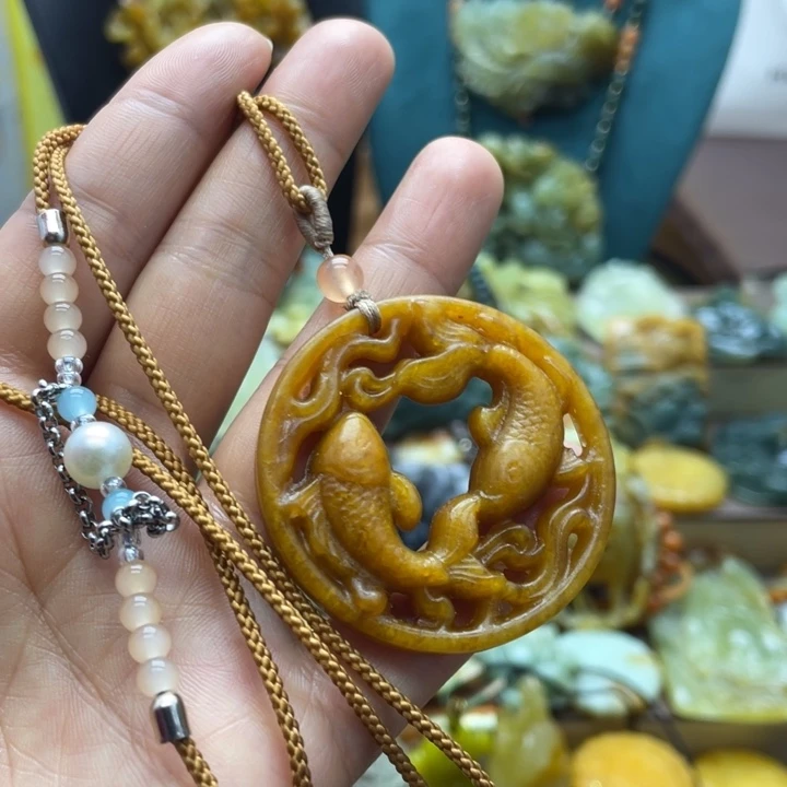 蛇纹石玉未镶嵌颈饰