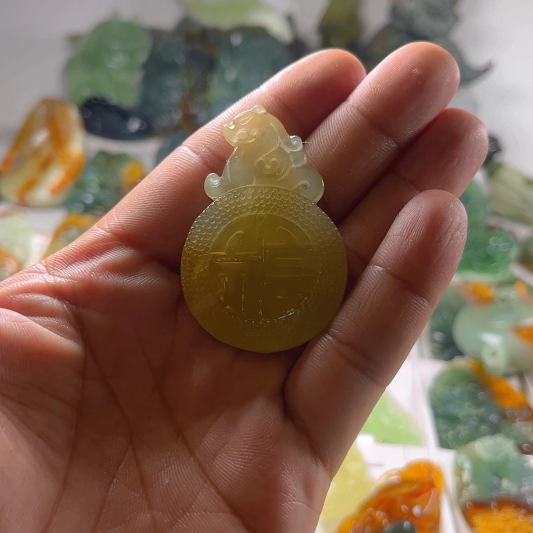 蛇纹石玉未镶嵌颈饰