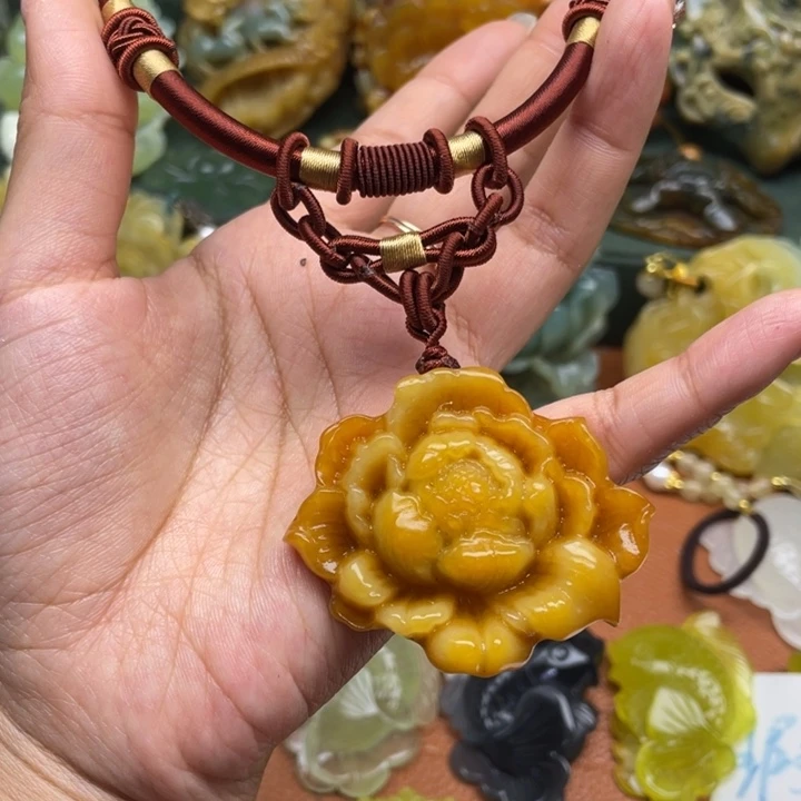 蛇纹石玉未镶嵌吊坠