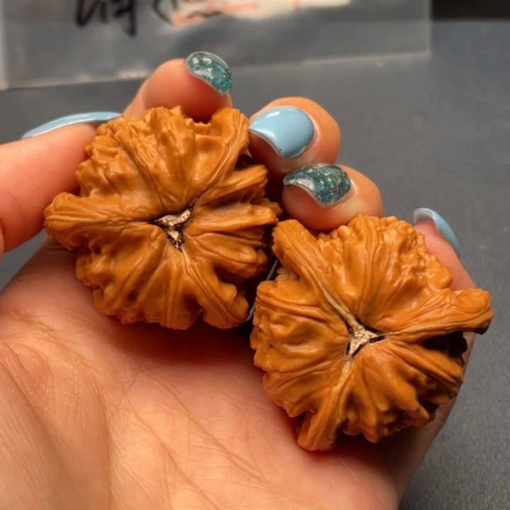 萧***陈文玩核桃吊坠白狮子