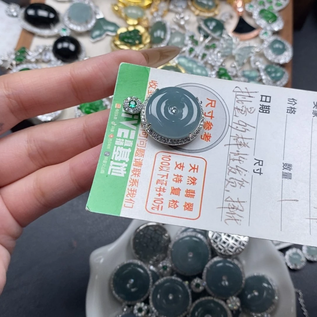 翡翠颈饰未镶嵌翡翠