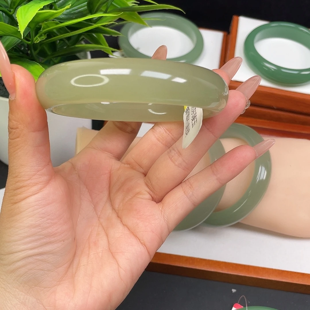 东陵石未镶嵌手镯