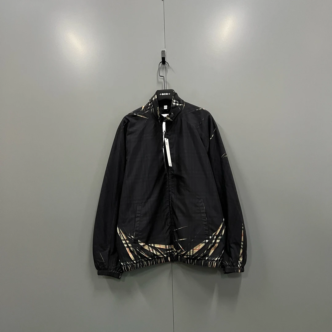 99新 BURBERRY/博柏利 jp919 格纹高领拉链外套 L 019450