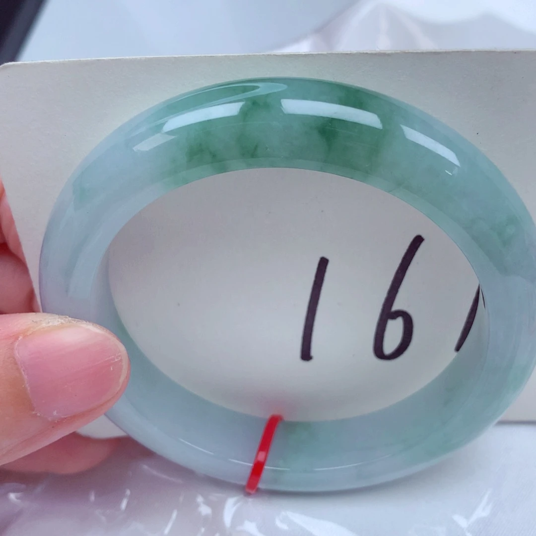 翡翠手镯未镶嵌翡翠