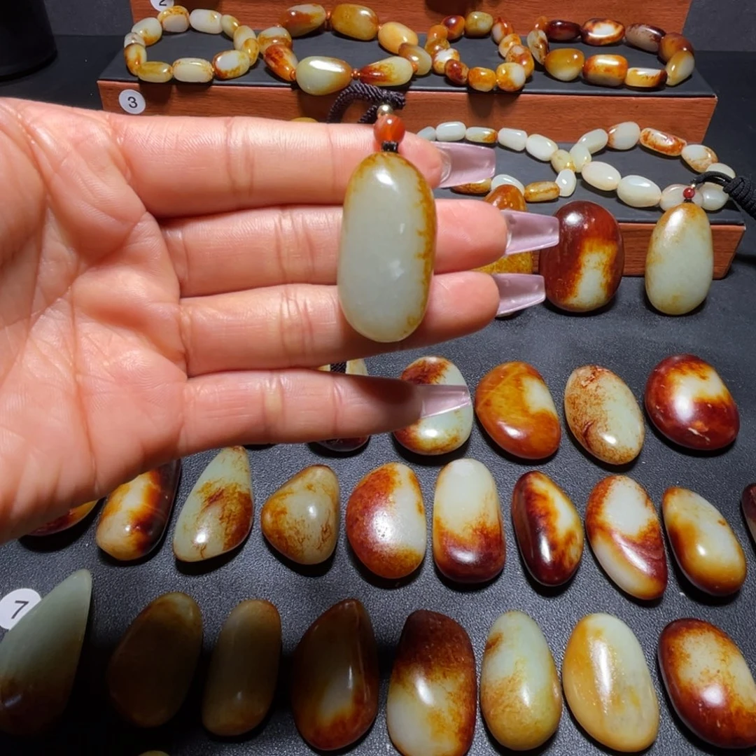 颈饰未镶嵌和田玉锦*