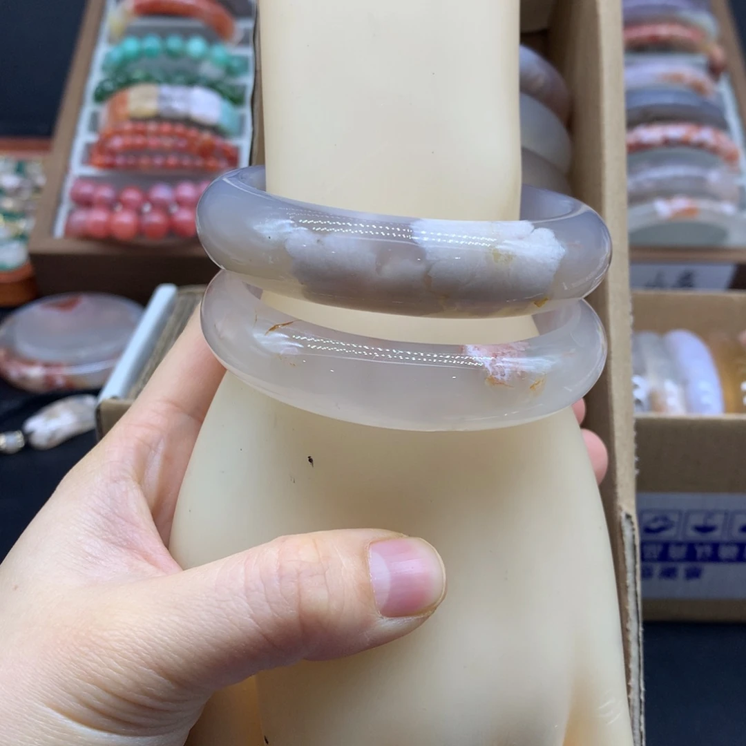 【闪购商品】玛瑙/玉髓手镯未镶嵌U**?