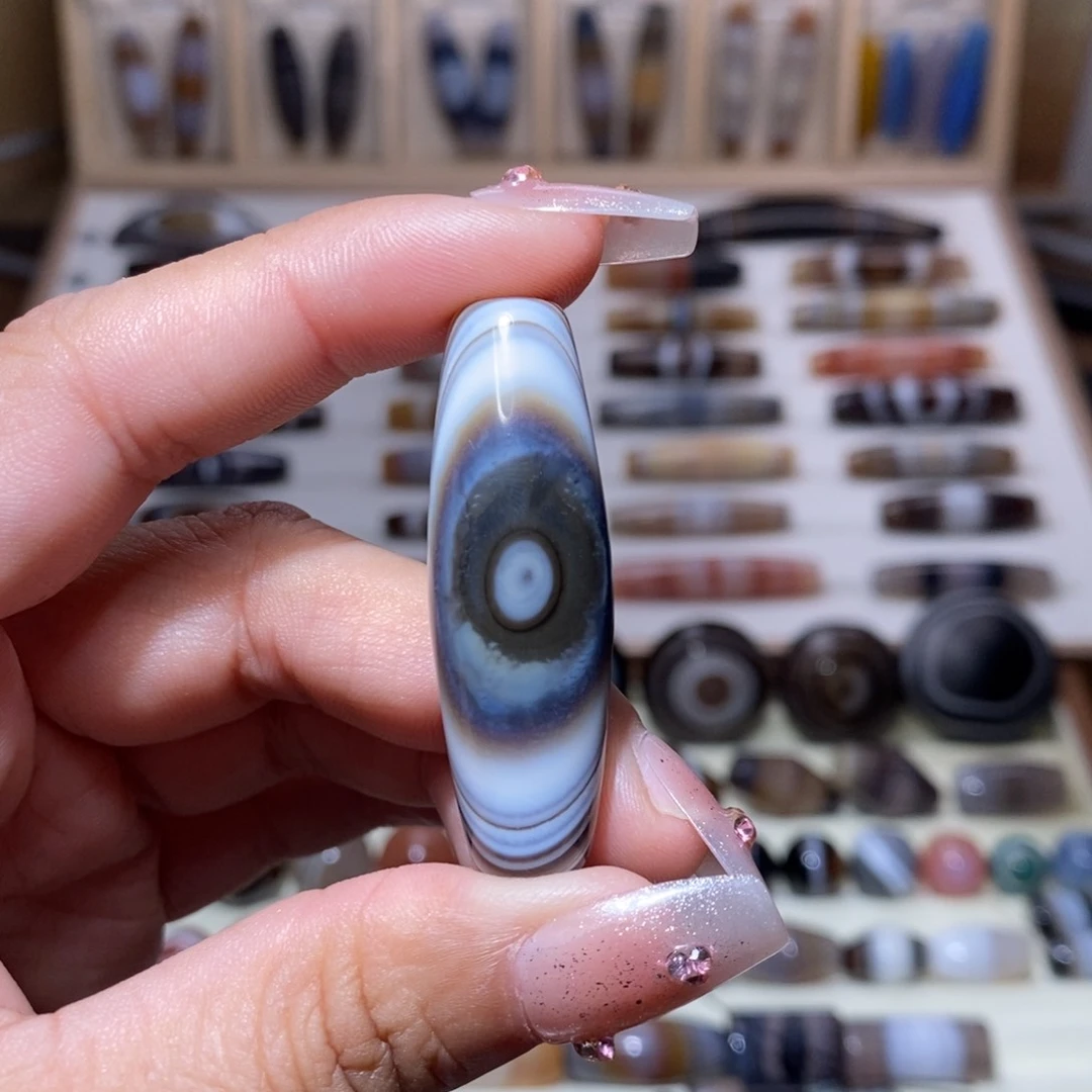 玛瑙/玉髓颈饰未镶嵌暴****?