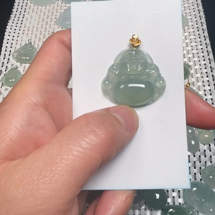 翡翠足金镶嵌颈饰翡翠