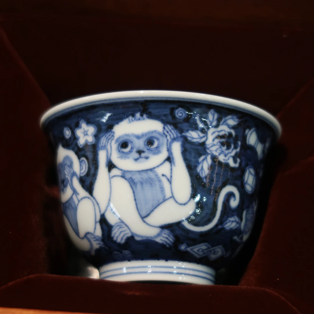 【泓璟】春风祥玉青花三不猴品杯主人杯 拍前联系客服