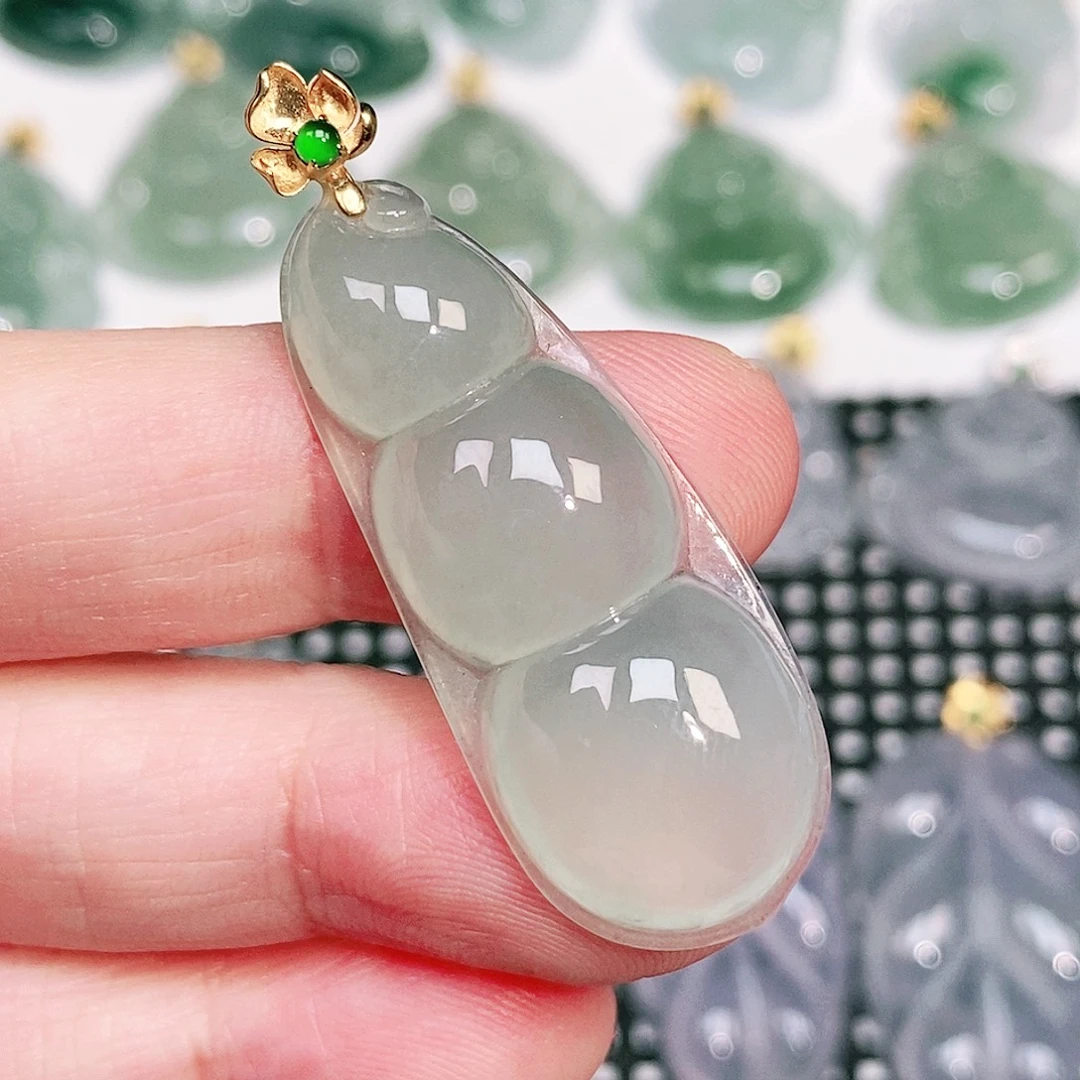 颈饰18K金镶嵌翡翠