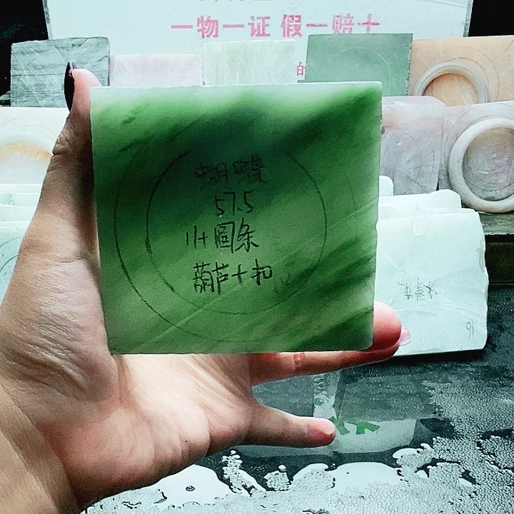 定制石英质玉（天山翠）蝴*
