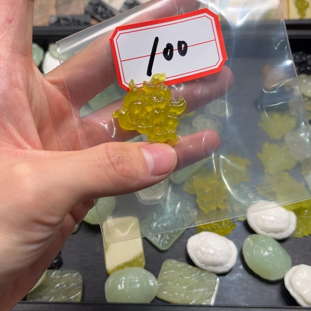蛇纹石玉颈饰合金