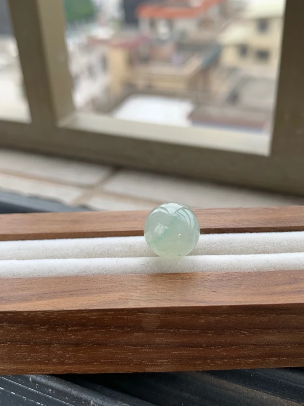 天然缅甸翡翠-冰晴飘金丝绿花圆珠11.9mm