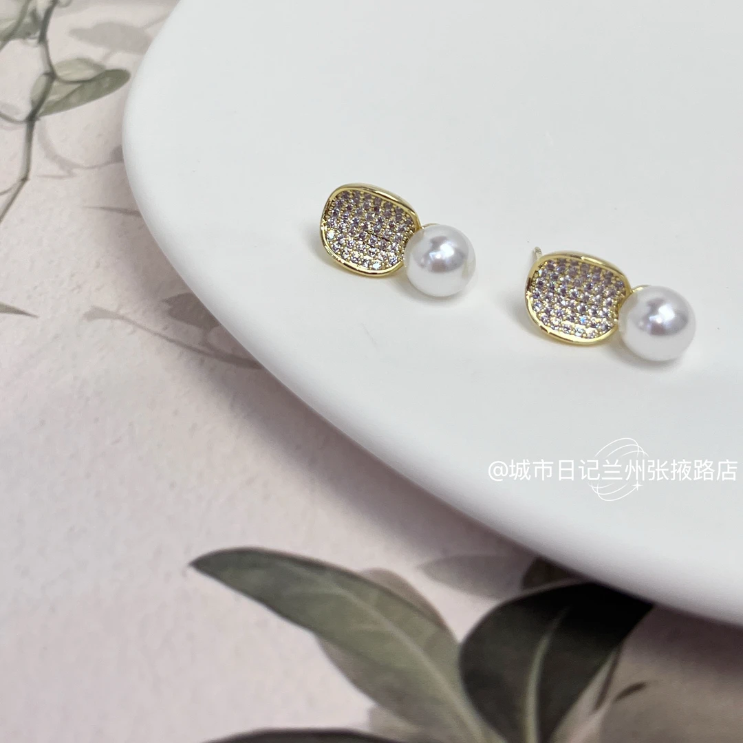 铜合金仿珍珠耳饰 耳饰气质