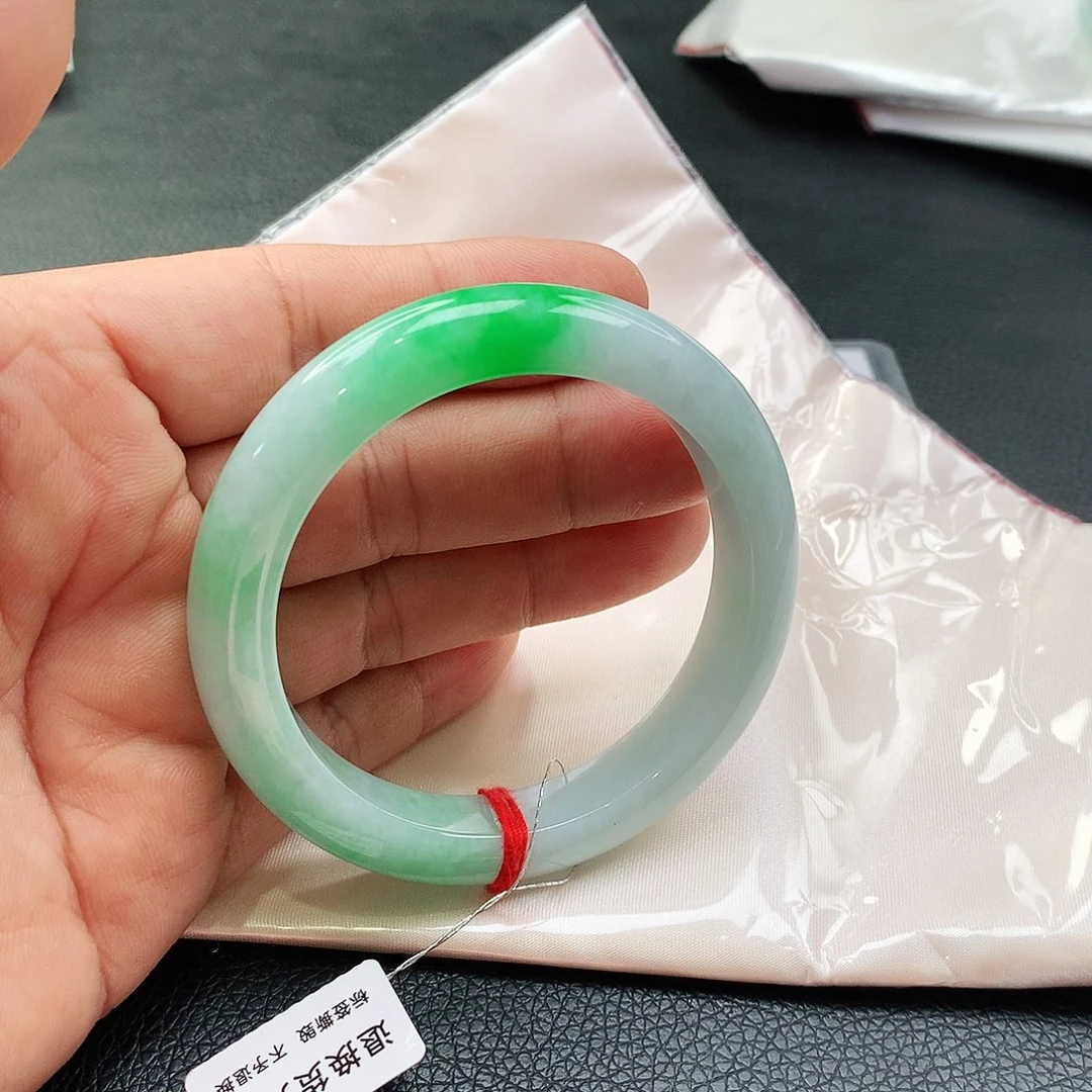 未镶嵌手镯翡翠阿*.天然翡翠手镯