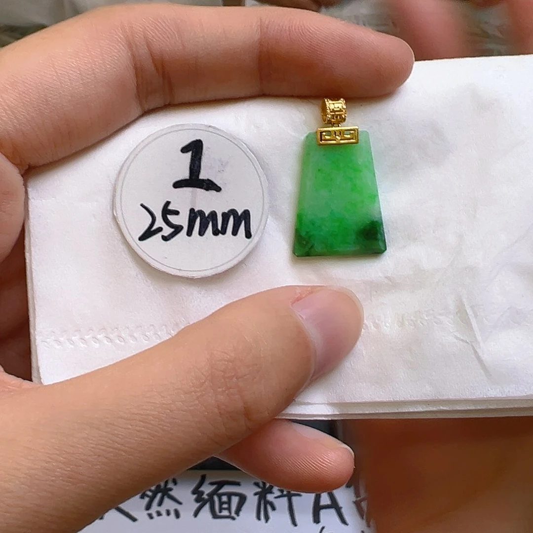 翡翠颈饰18K金镶嵌翡翠