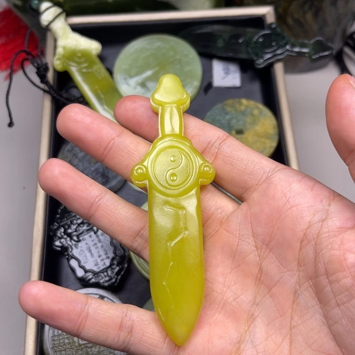 石英岩玉未镶嵌珠宝奇石