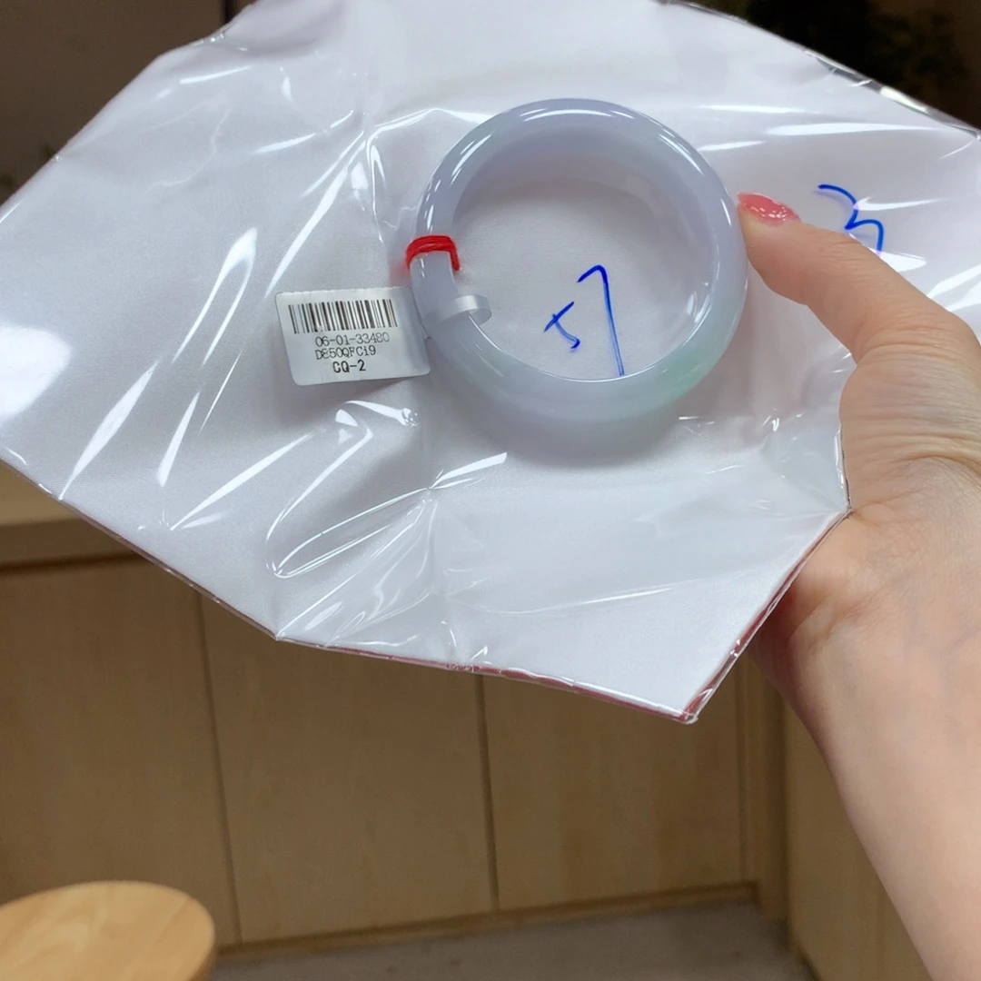 翡翠手镯未镶嵌不退不换