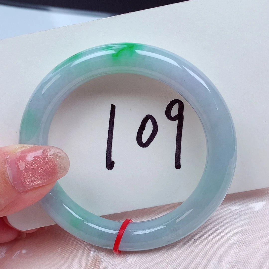 翡翠手镯未镶嵌翡翠