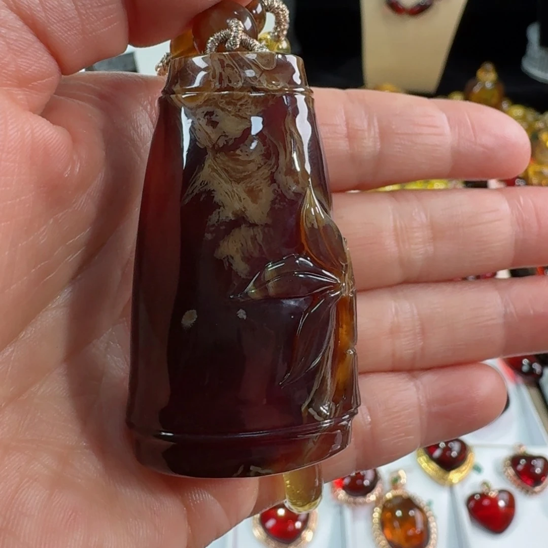 琥珀裸石未镶嵌天然缅甸红蜜吊坠