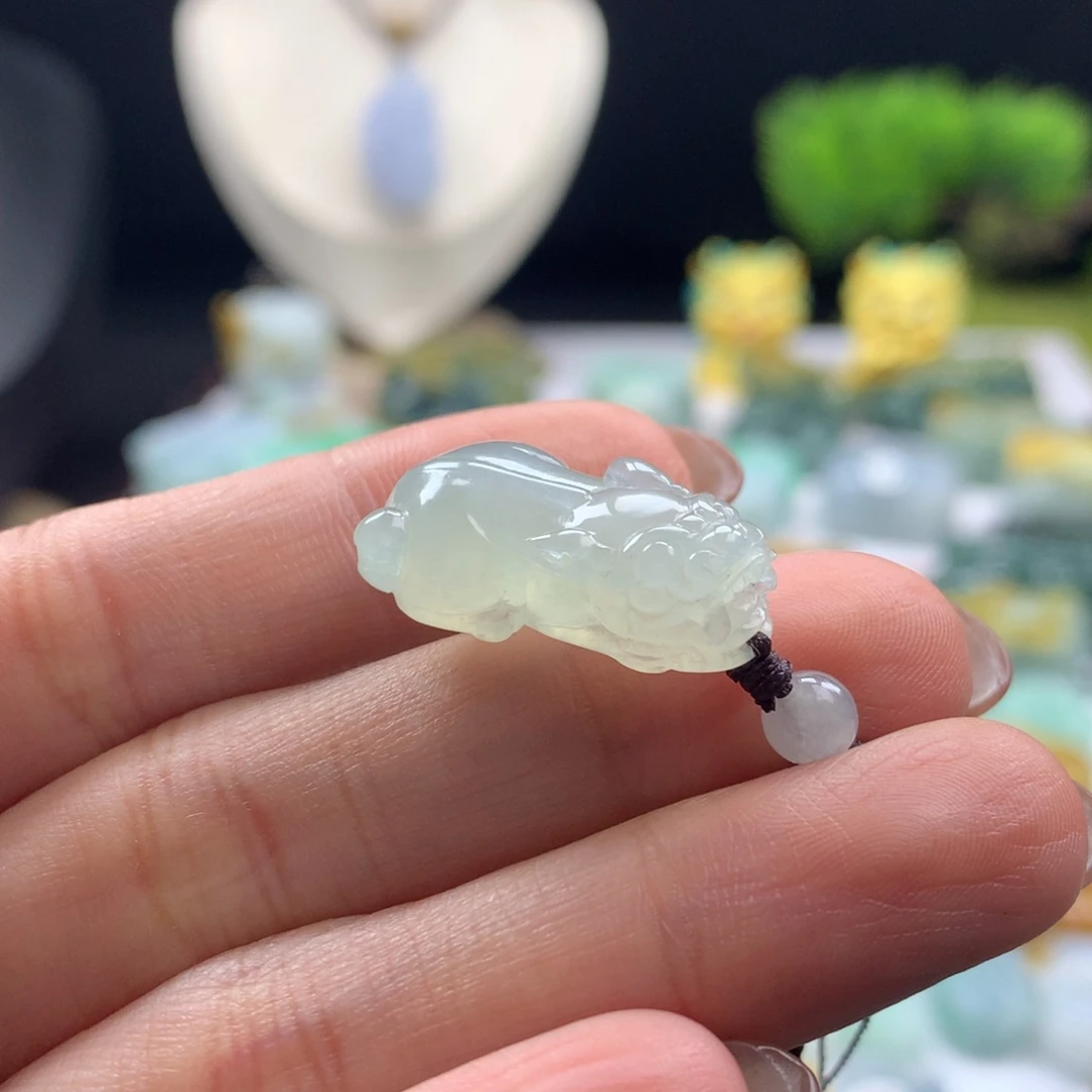 翡翠未镶嵌颈饰貔貅27